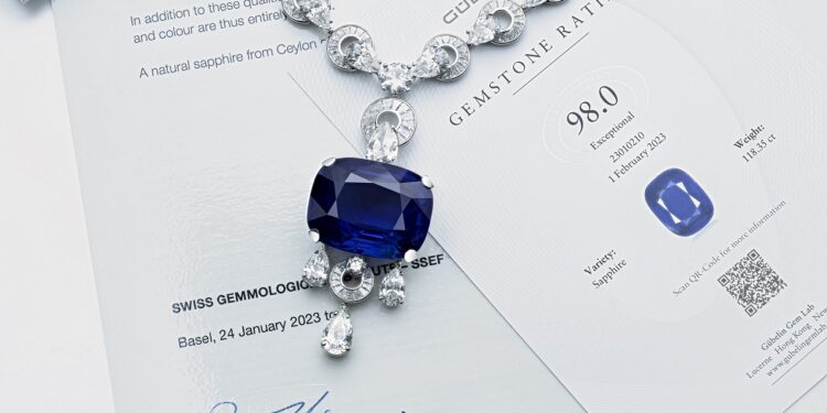 عرض عقد من الألماس والياقوت في مزاد علني تقدر قيمته بـ 4.5 مليون دولار 87 عرض عقد من الألماس والياقوت في مزاد علني تقدر قيمته بـ 4.5 مليون دولار