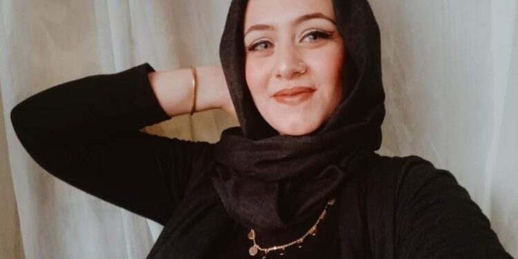 “روان سامي”… موهبة تفرض نفسها في سوق الذهب