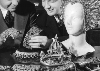 ” جوزيف هوليوود” أول صائغ لمجوهرات الشاشة الفضية