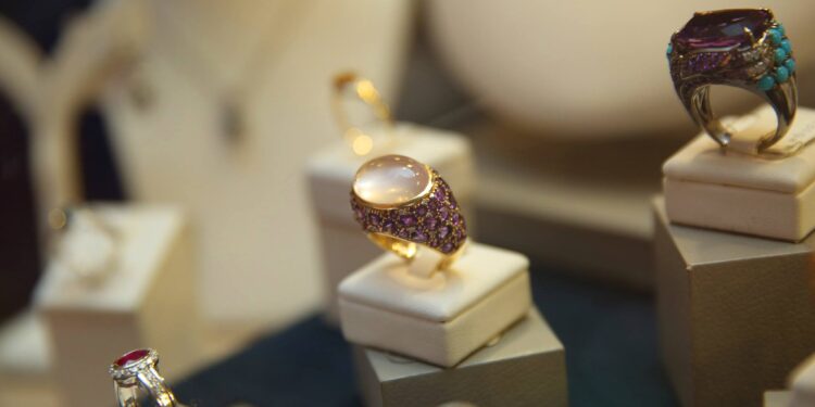 تعليقًا على أزمة الذهب .. وزير التموين: “اللي معاه ذهب ميبيعهوش”