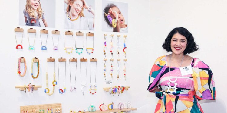 “متحف الفنون والتصميم” يينظم معرضًا للمجوهرات العصرية .. نهاية أبريل الجاري