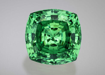 عرض أكبر حجر  في العالم من عقيق “التسافوريت” بمتحف “سميثسونيان”.. الخميس المقبل