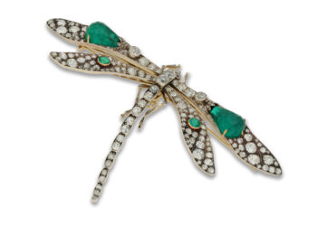 “هانكوك لندن” تبيع بروش “اليعسوب الملكي”لحفل تتويج تشارلز الثالث مايو الجاري