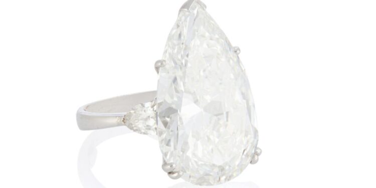 مزاد “جون موران” يبيع ماسة بقيمة 979 ألف دولار