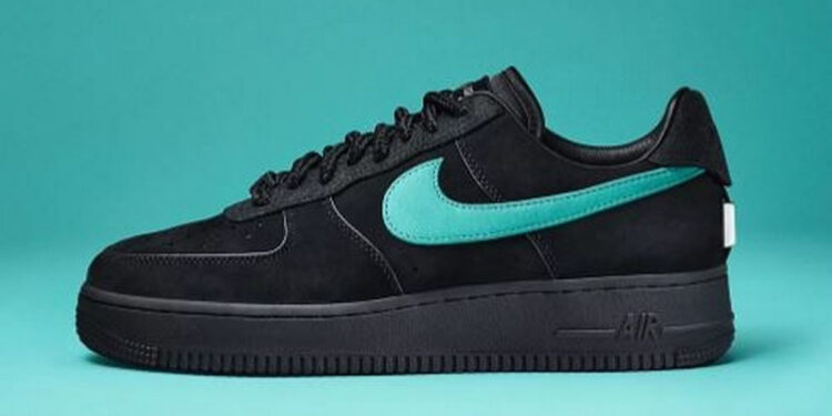 ” تيفاني آند كو” و”نايك” يطرحان حذاء رياضي بقيمة 450 دولارًا