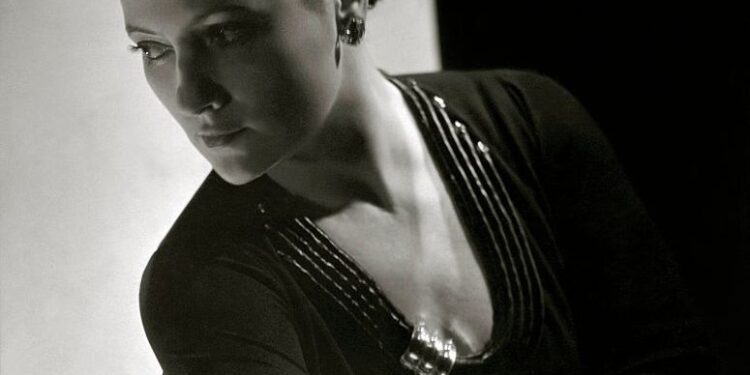 اسطورة المجوهرات "سوزان بيلبرون".." أسلوبي هو توقيعي" 116 اسطورة المجوهرات “سوزان بيلبرون”..” أسلوبي هو توقيعي”