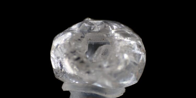 “دي بيرز” تكتشف ماسة “القلب النابض” المتحركة وزنها 0.329 قيراطًا