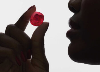 الياقوتة الحمراء “إستريلا دي فورا” يتوقع أن تباع بقيمة 30 مليون دولار