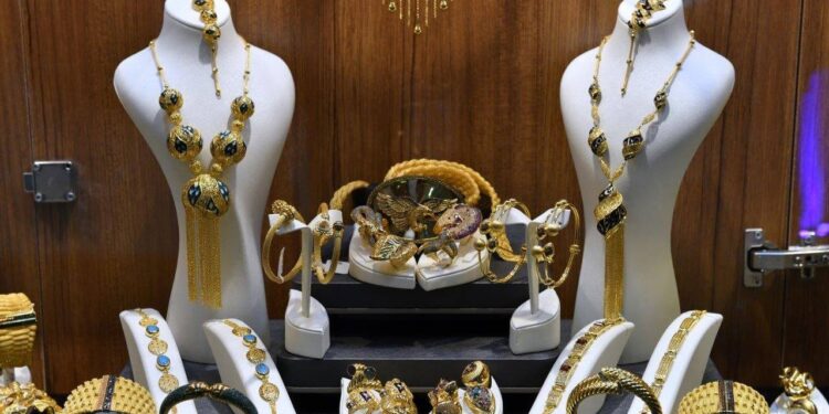 «شعبة الذهب» تنفي تسجيل أسعار الذهب نحو 2540 جنيهًا 88 «شعبة الذهب» تنفي تسجيل أسعار الذهب نحو 2540 جنيهًا