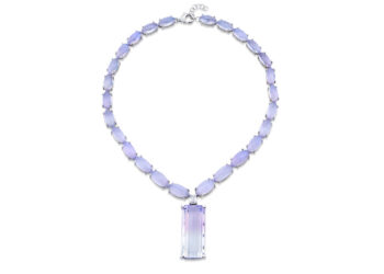 كارما خليل تعرض قلادتها الجديدة “شلال اللافندر” من الكوارتز