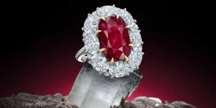 خاتم من العقيق البورمي يتوقع أن يصل سعره إلى 1.1 مليون دولار