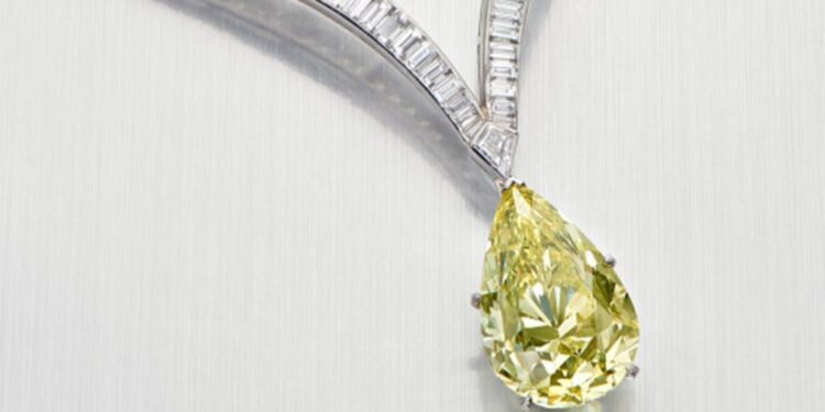 " كريستيز" تعرض قلادة من الألماس الأصفر للبيع بقيمة تقديرية 500 ألف دولار 88 ” كريستيز” تعرض قلادة من الألماس الأصفر للبيع بقيمة تقديرية 500 ألف دولار