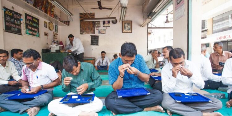 تراجع صادرات الهند من الألماس المصقول بنسبة 39 % في أبريل الماضي