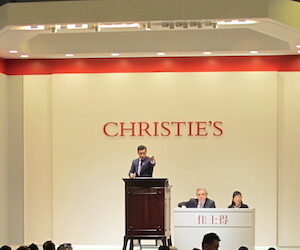 اليهود يعارضون مزاد بيع مجوهرات “هايدي هورتن”