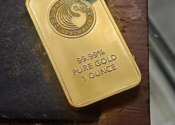 “القص” وسيلة تجار الذهب للتأكد من سلامة السبائك المزيفة