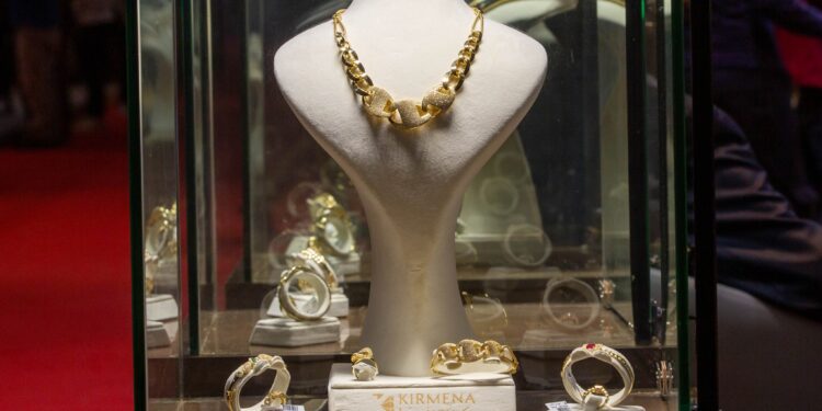 «آي صاغة»: وسط الضبابية وضيق الرؤية.. "هدوء نسبي" يخيم على أسواق الذهب 88 «آي صاغة»: وسط الضبابية وضيق الرؤية.. “هدوء نسبي” يخيم على أسواق الذهب