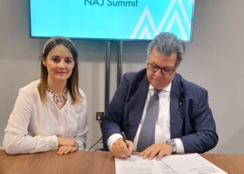 توقيع بروتوكول تعاون بين الاتحاد العالمي للمجوهرات والجمعية الدولية للألماس المزروع