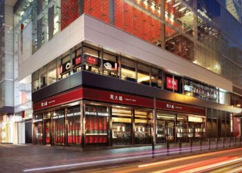 انتعاش مبيعات مجوهرات “تشاو تاي فوك” مدفوعة بعودة السياحة وطلبات الزواج