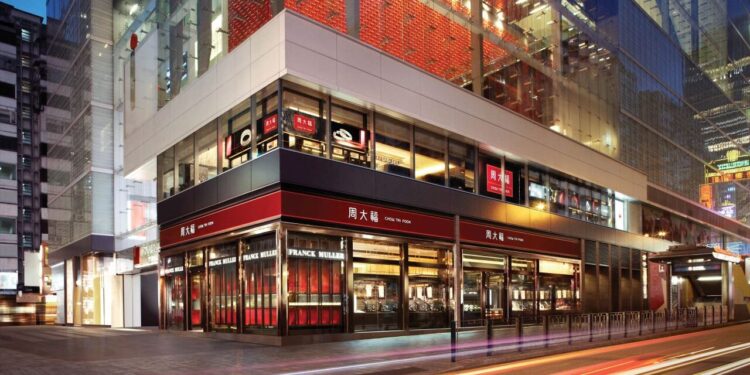 انتعاش مبيعات مجوهرات “تشاو تاي فوك” مدفوعة بعودة السياحة وطلبات الزواج