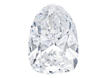 بيع ألماسة “بيس أوف لايت” بنحو 13.6 مليون دولار في مزاد كريستيز