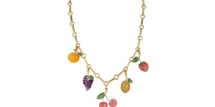 ” جينيفر كوش” تطرح مجموعة مجوهرات مستوحاة من”الفواكه”
