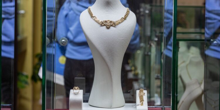 استقرار أسعار الذهب بالأسواق المحلية وعيار 21 يسجل 2335 جنيهاً