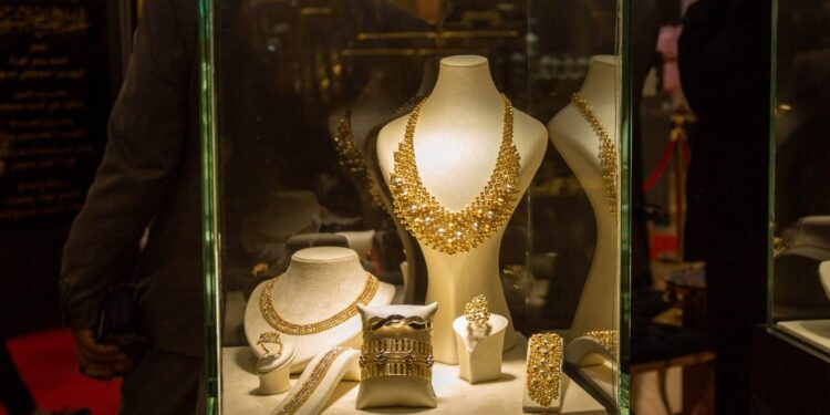 %0.9 تراجعاً في أسعار الذهب بالأسواق المحلية خلال أسبوع