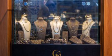 آي صاغة»: 200 جنيه ارتفاعًا في أسعار الذهب بالأسواق المحلية خلال أسبوع 19 ارتفاع طفيف في أسعار الذهب وعيار 21 يسجل 2310 جنيهات