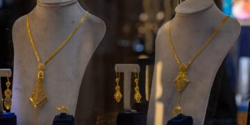 «آي صاغة»: الذهب يتراجع 185 جنيهًا محليًا خلال أسبوع وسط موجة جني أرباح 2 ارتفاع طفيف في أسعار الذهب بالأسواق المحلية وعيار 21 يسجل 2250 جنيهاً
