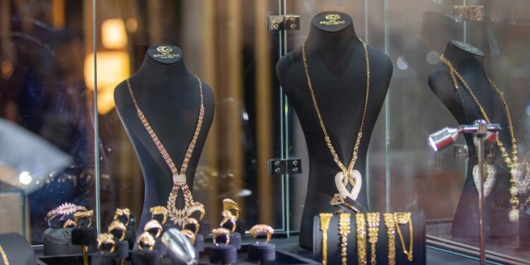 «آي صاغة» تتوقع انخفاض أسعار الذهب بعد طرح شهادات دولارية 86 IMG 20230606 WA0013