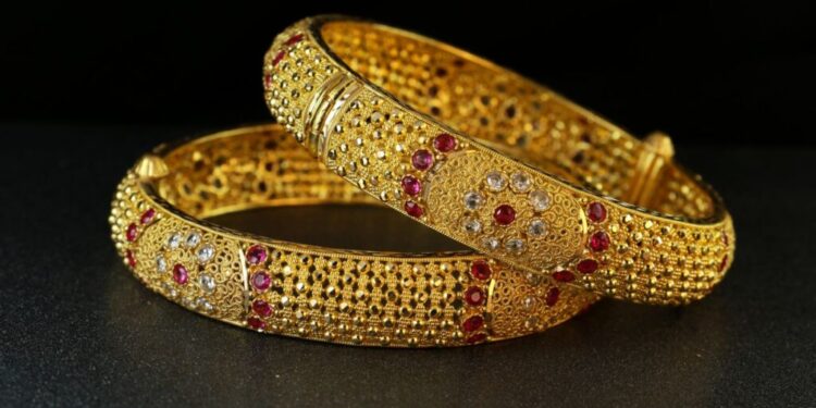 الملياردير الهندي “بيرلا” يدخل قطاع تجارة التجزئة للمجوهرات باستثمارات 600 مليون دولار