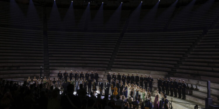 مجوهرات “لويس فيتون” تعرض مجموعتها الجديدة على أقدم مسارح الهواء الطلق في العالم