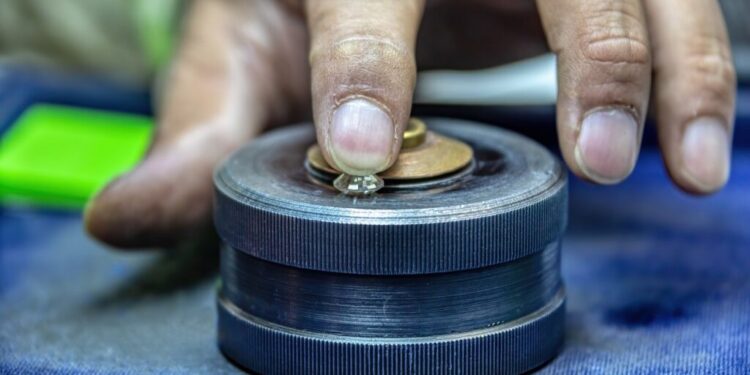 1.72 مليار دولار مبيعات الألماس المصقول في الهند خلال مايو الماضي 88 1.72 مليار دولار مبيعات الألماس المصقول في الهند خلال مايو الماضي