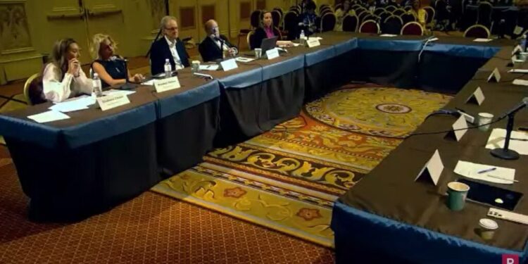 قادة صناعة المجوهرات يناقشون المسؤولية الاجتماعية في مؤتمر "رابابورت" 88 قادة صناعة المجوهرات يناقشون المسؤولية الاجتماعية في مؤتمر “رابابورت”