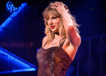 معجبو “تايلور سويفت” يتسببون في “مشكلة” لعملاق المجوهرات “باندورا”