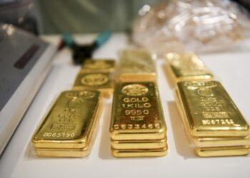 بعد رفض التجار شراء الذهب المستورد المعفي من الجمارك.. تعرف على الحل!