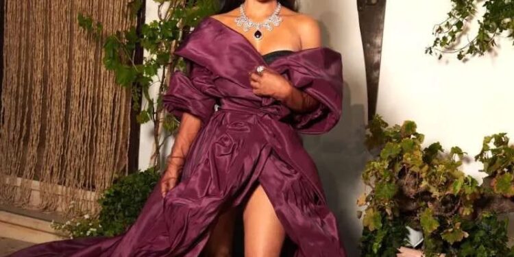 "كيم كارداشيان" تحضر عرض "دولتشي آند جابانا" للمجوهرات الراقية 93 “كيم كارداشيان” تحضر عرض “دولتشي آند جابانا” للمجوهرات الراقية