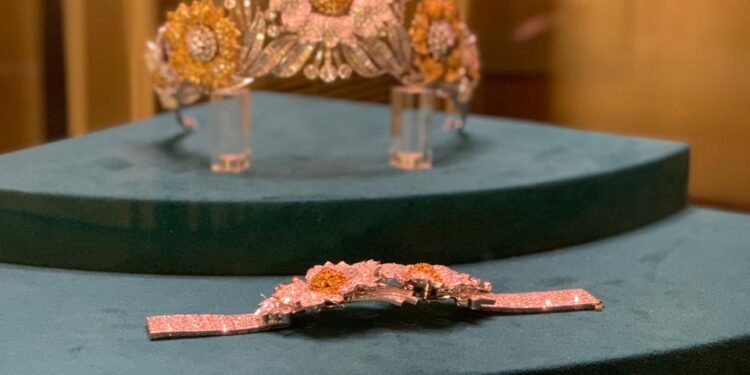 مقتنيات الأسرة العلوية بمتحف المجوهرات الملكية بالإسكندرية 98 مقتنيات الأسرة العلوية بمتحف المجوهرات الملكية بالإسكندرية