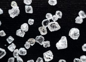 شركات عالمية تكشف عن تباطؤ ملحوظ في مبيعات سوق الألماس الخام