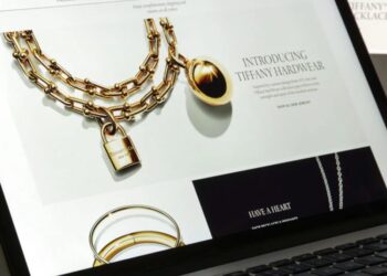 روسيا تعتزم إطلاق أكبر سوق دولي للمجوهرات عبر الإنترنت مارس 2024