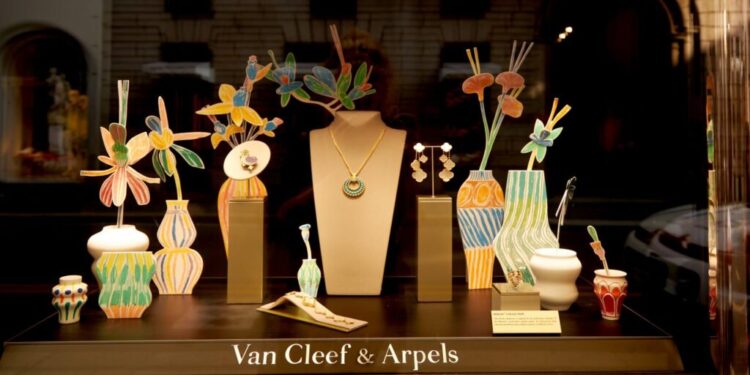 ارتفاع مبيعات مجوهرات”ريتشمونت” لتسجل 5.98 مليار دولار