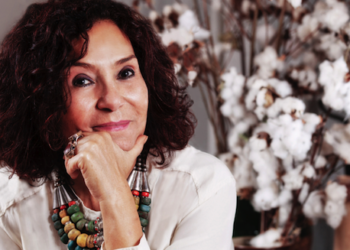 “عزة فهمي” 78 عامًا في محراب الحلي والمجوهرات