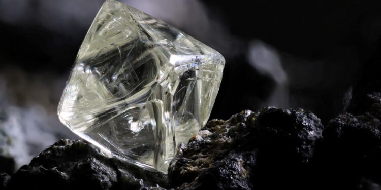 بسبب العقوبات الأمريكية..تراجع صادرات الألماس الخام الروسي