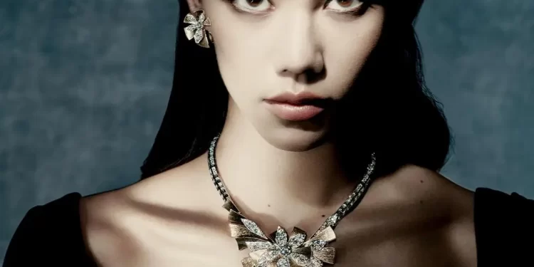 «شوميه» تاريخًا نحت في صناعة المجوهرات ما بين زوال ملوك وصعود آخرين على العرش 88 «شوميه» تاريخًا نحت في صناعة المجوهرات ما بين زوال ملوك وصعود آخرين على العرش