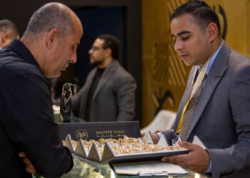 تاجر: خبرة التجار تمكنهم من التعرف على الذهب المزيف بسهولة