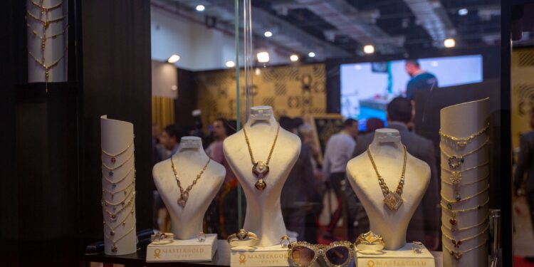 «آي صاغة»: ارتفع طفيف في أسعار الذهب وعيار 21 يسجل 2275 جنيهًا 88 «آي صاغة»: ارتفع طفيف في أسعار الذهب وعيار 21 يسجل 2275 جنيهًا