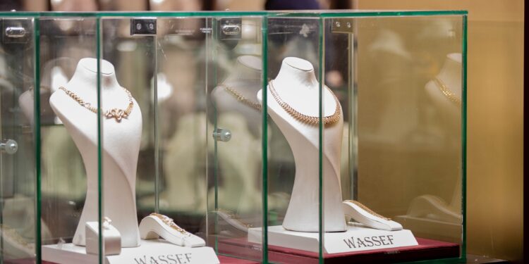 «آي صاغة»: موجة صعود تضرب أسواق الذهب و275 جنيهًا زيادة في الأسعار منذ الخميس الماضي 88 شعبة الذهب: 75 % ارتفاعًا في أسعار الذهب منذ أغسطس 2022