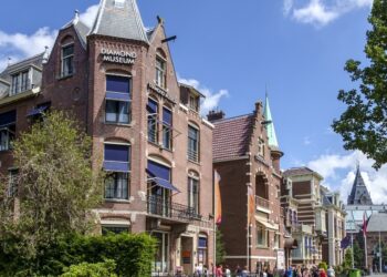 جولة في «متحف الألماس» بأمستردام  تحكي تاريخ وجاذبية الحجر الكريم