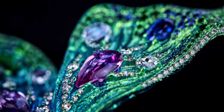 «كريستيز» تعرض 150 قطعة مجوهرات من أعمال «والاس تشان» سبتمبر المقبل 92 «كريستيز» تعرض 150 قطعة مجوهرات من أعمال «والاس تشان» سبتمبر المقبل