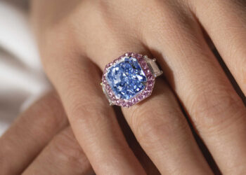 توقعات ببيع الألماسة “الزرقاء اللانهائية” بنحو 37 مليون دولار في مزاد علني